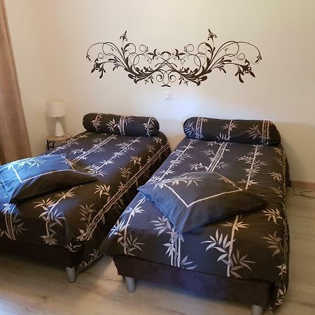 Gite Le Petit Pied-A-Terre La Chapelle-Saint-Sauveur  Eksteriør billede