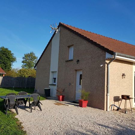 Gite Le Petit Pied-A-Terre La Chapelle-Saint-Sauveur  Eksteriør billede