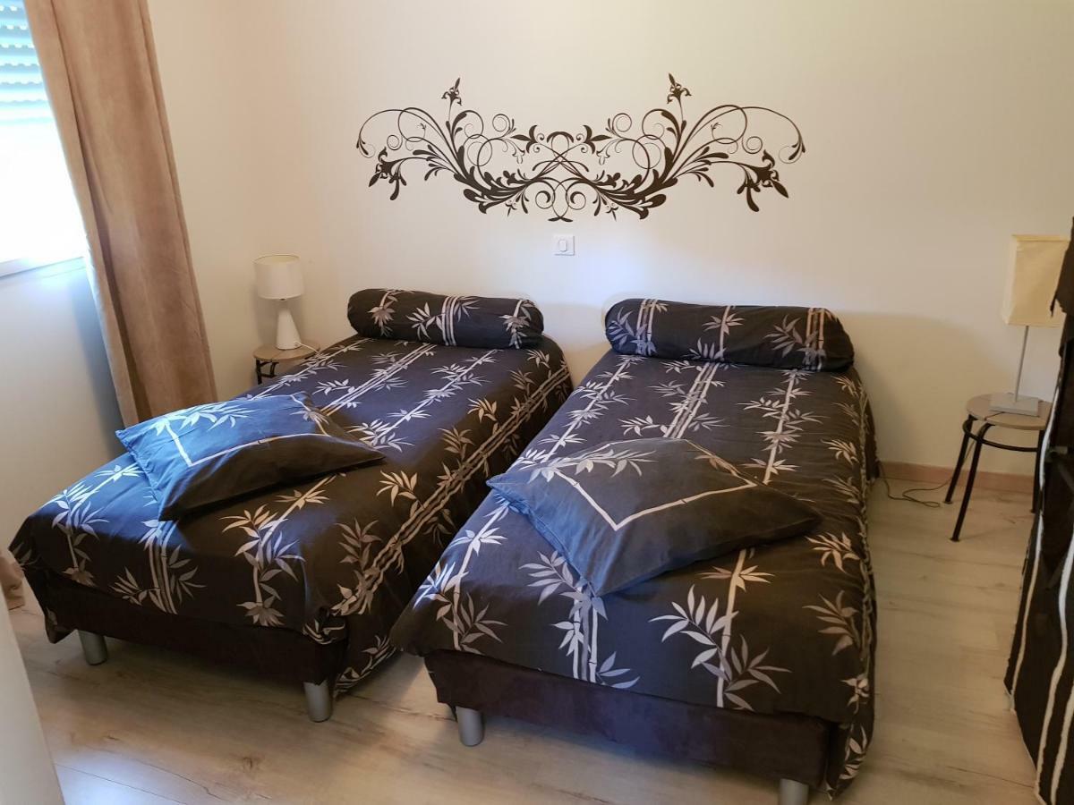Gite Le Petit Pied-A-Terre La Chapelle-Saint-Sauveur  Eksteriør billede