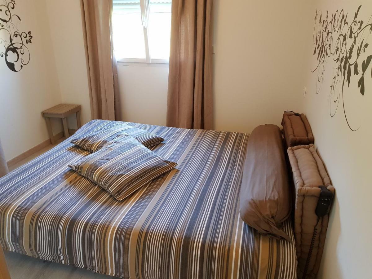 Gite Le Petit Pied-A-Terre La Chapelle-Saint-Sauveur  Eksteriør billede