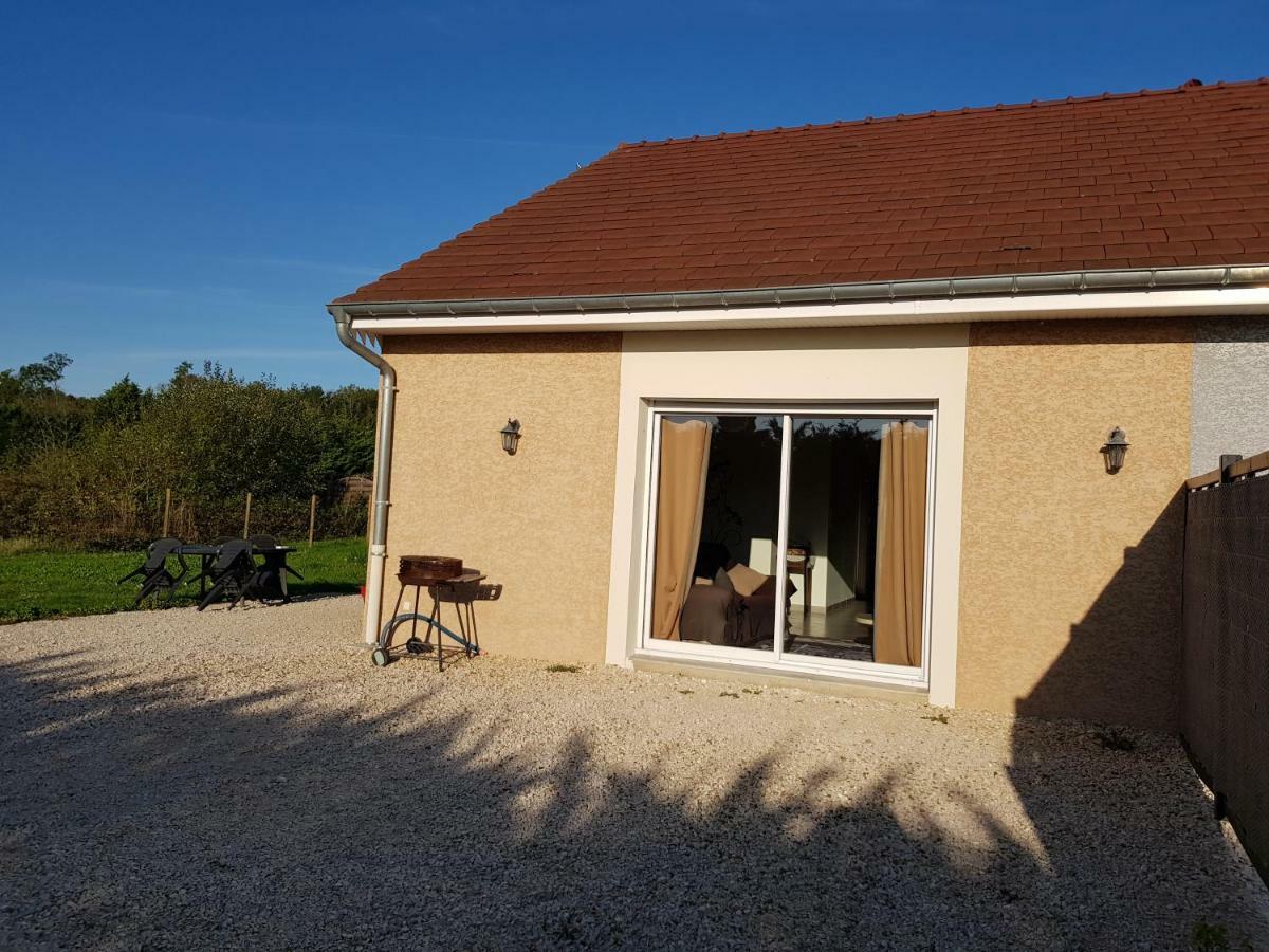 Gite Le Petit Pied-A-Terre La Chapelle-Saint-Sauveur  Eksteriør billede